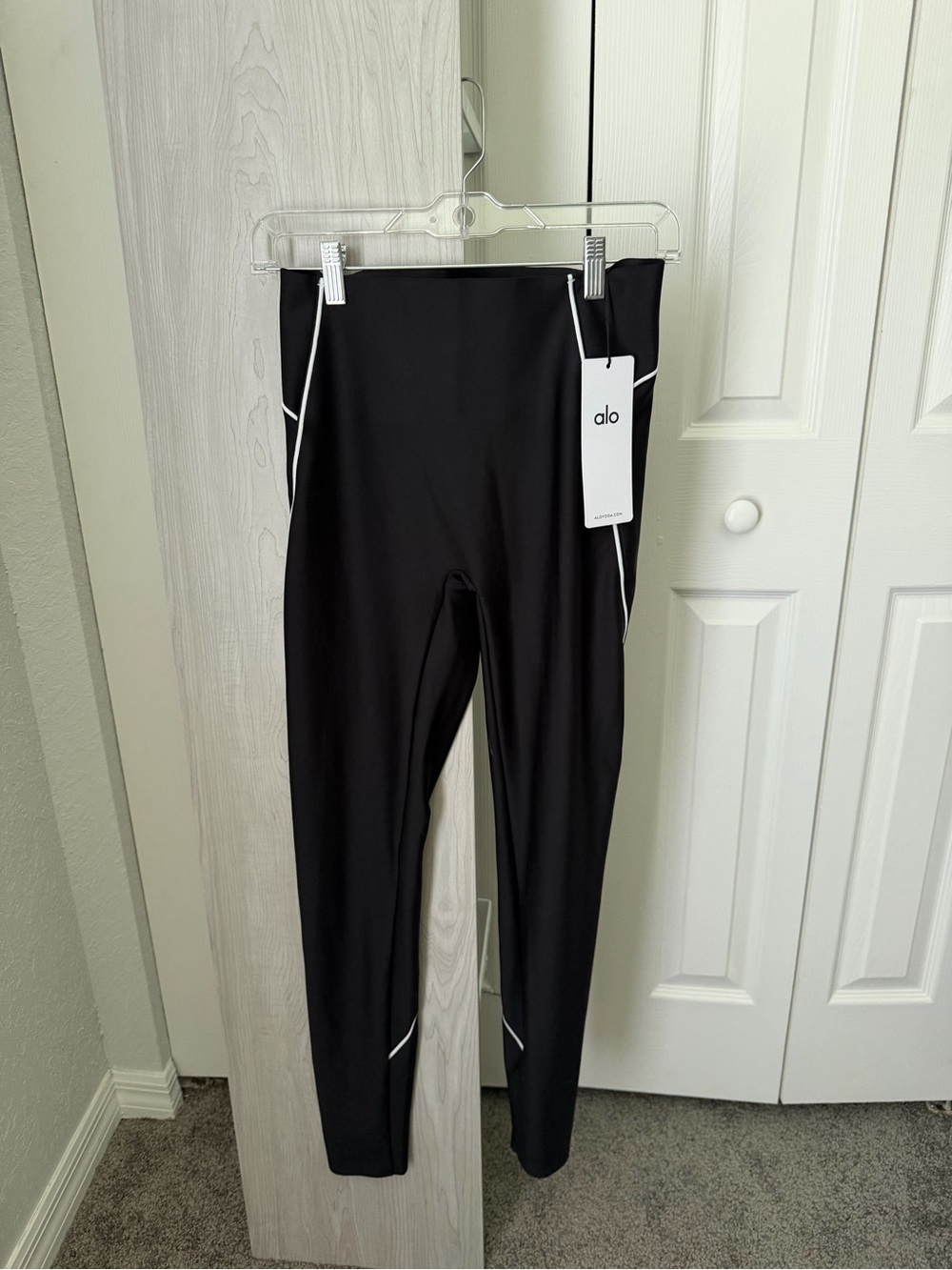 ALO Yoga Black Airlift High-Waist Haven Leggings - M